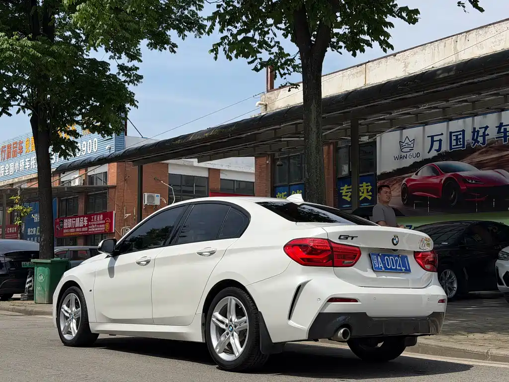BMW 1 Series 2019 — фото 10