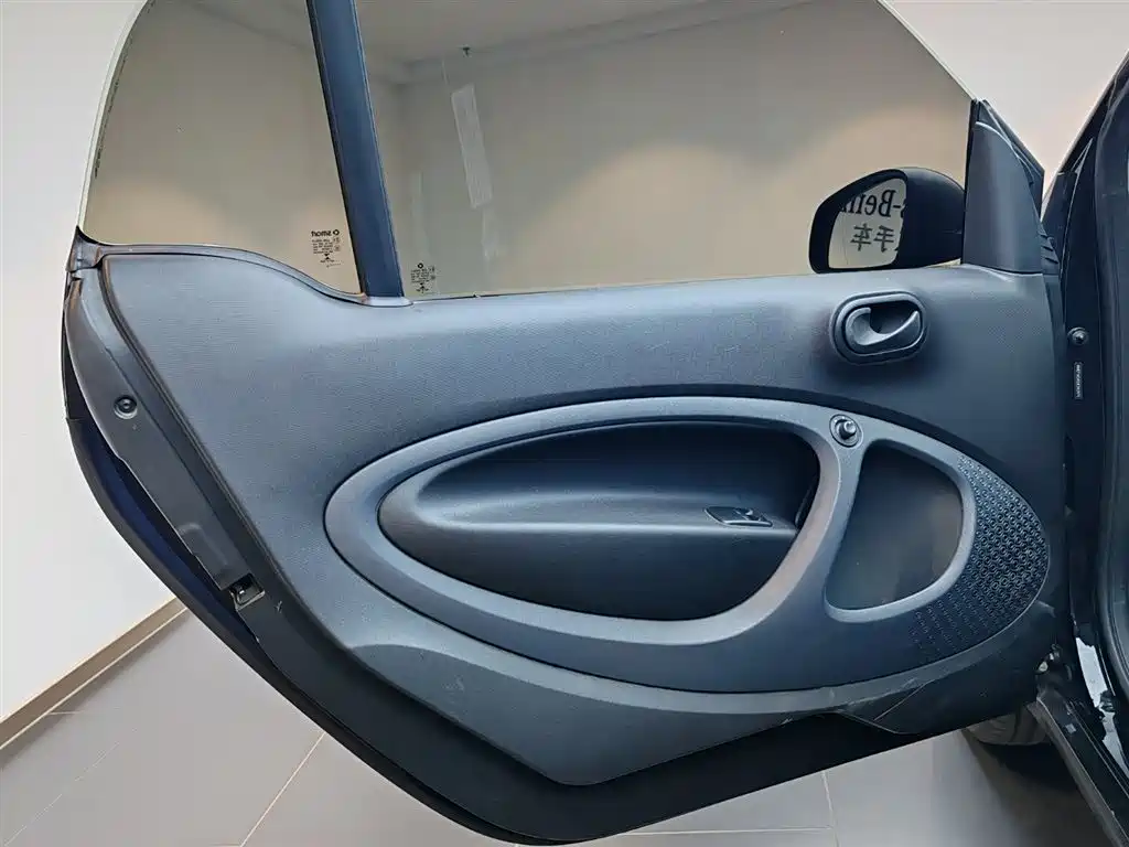 smart Fortwo 2018 — фото 12