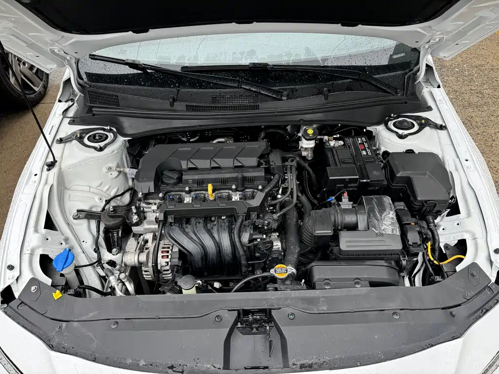 Hyundai Elantra 2023 — фото 10