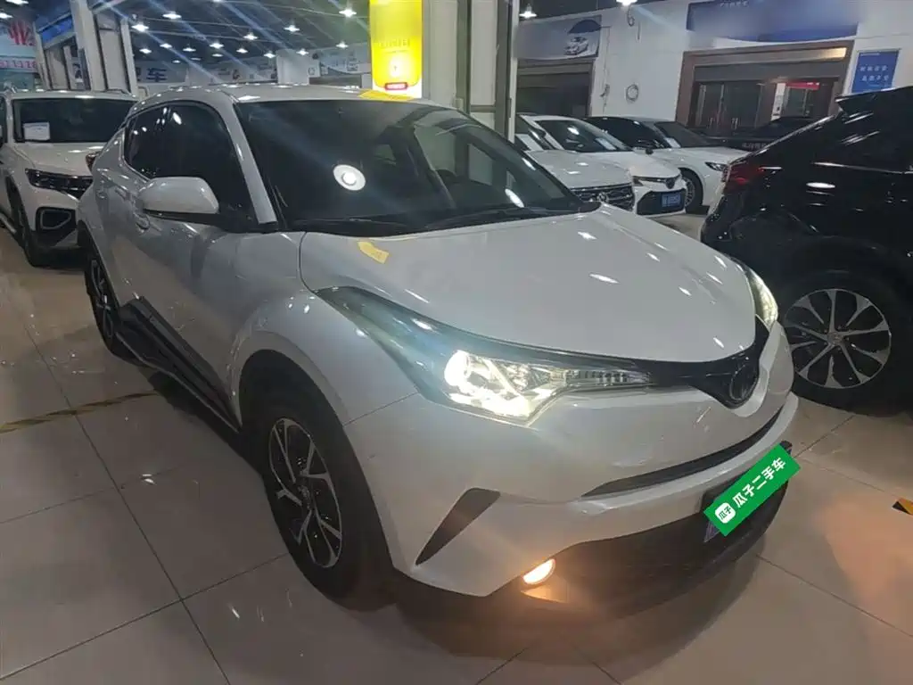 Toyota C-HR 2019 — фото 4