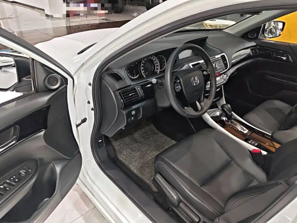 Honda Accord 2017 — фото 16