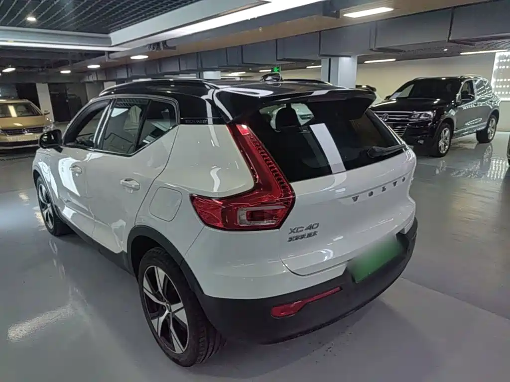 Volvo XC40 New Energy 2021 — фото 5