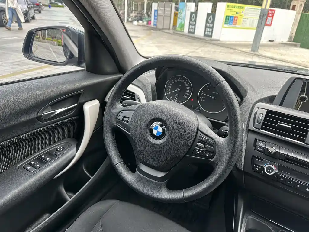 BMW 1 Series 2014 — фото 14