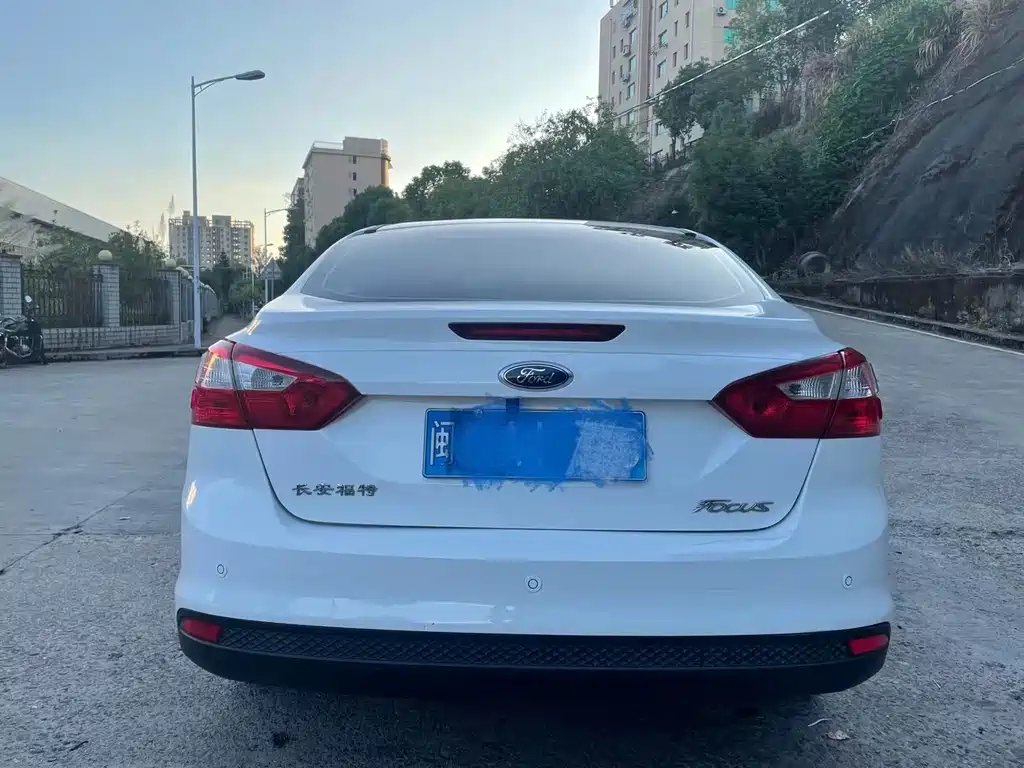 Ford Focus 2015 — фото 4
