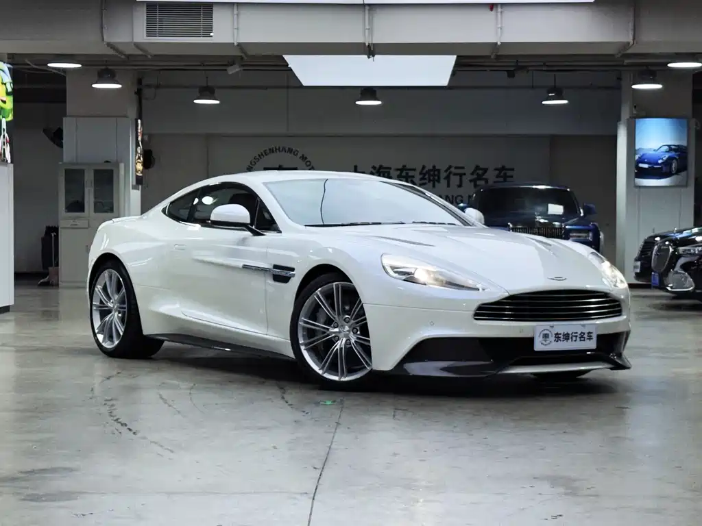 Aston Martin Vanquish 2016 — фото 3
