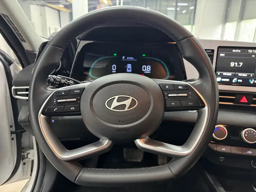Hyundai Elantra 2023 — фото 22