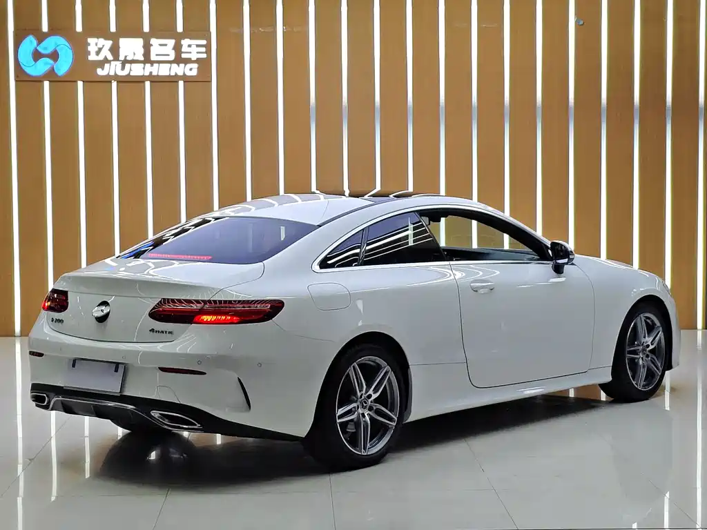 Mercedes-Benz E-Class 2018 — фото 18