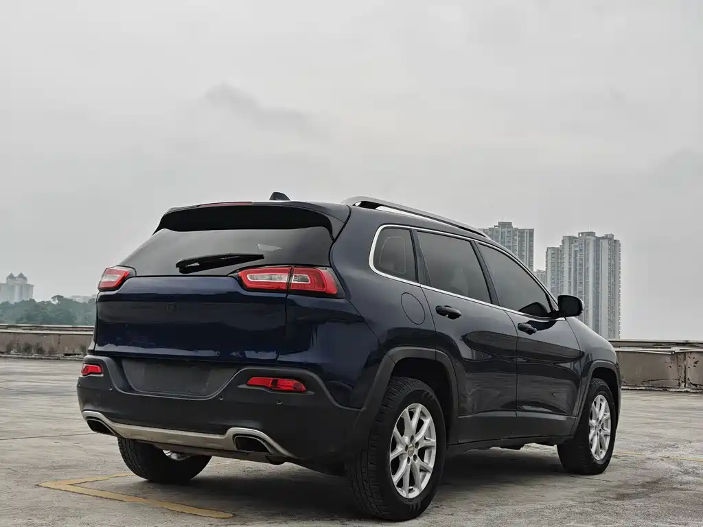 Jeep Cherokee 2016 — фото 7