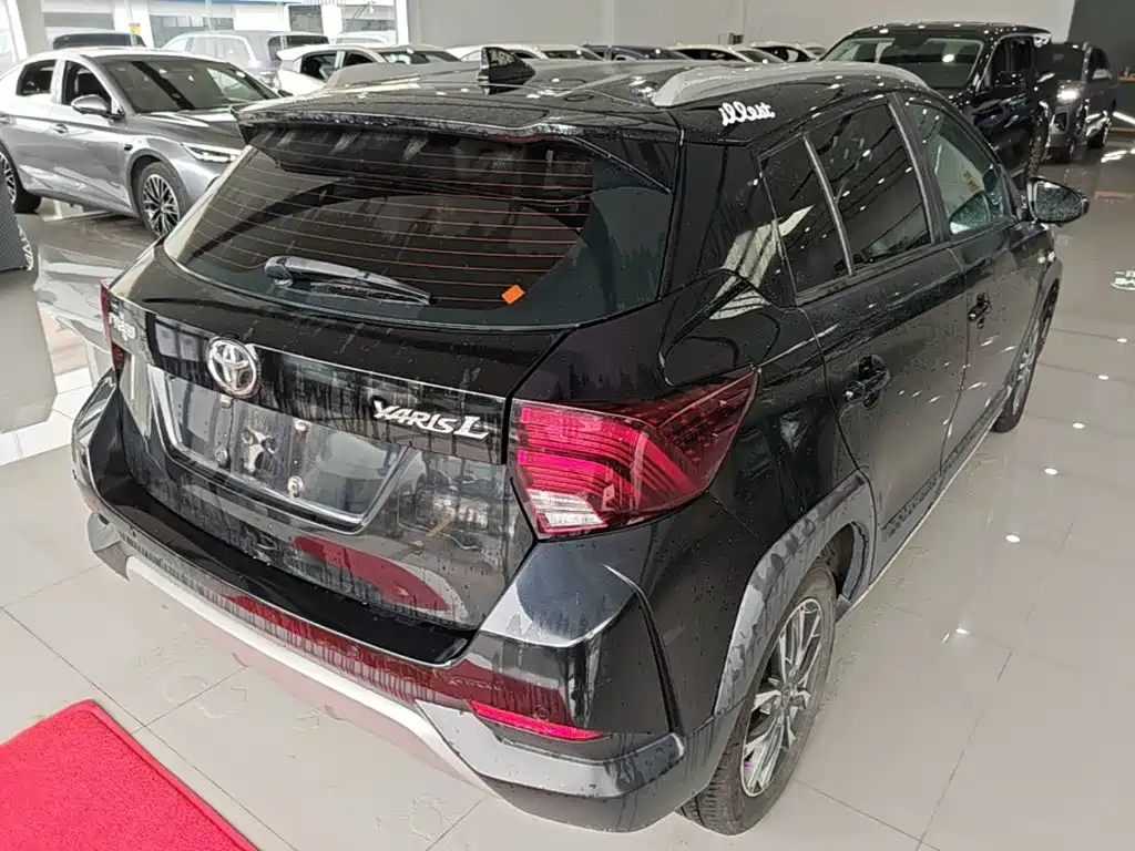 Toyota Yaris L 2021