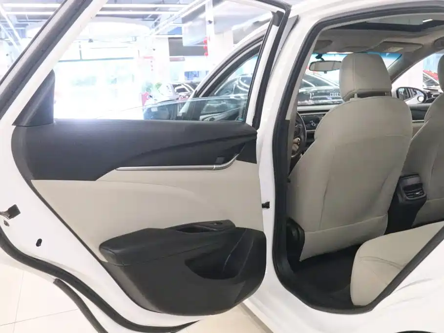 Buick Excelle 2015 — фото 12