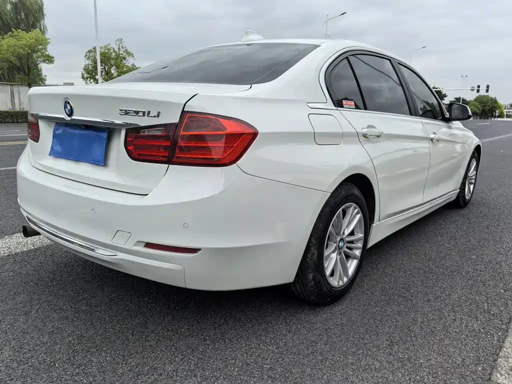 BMW 3 Series 2017 — фото 11