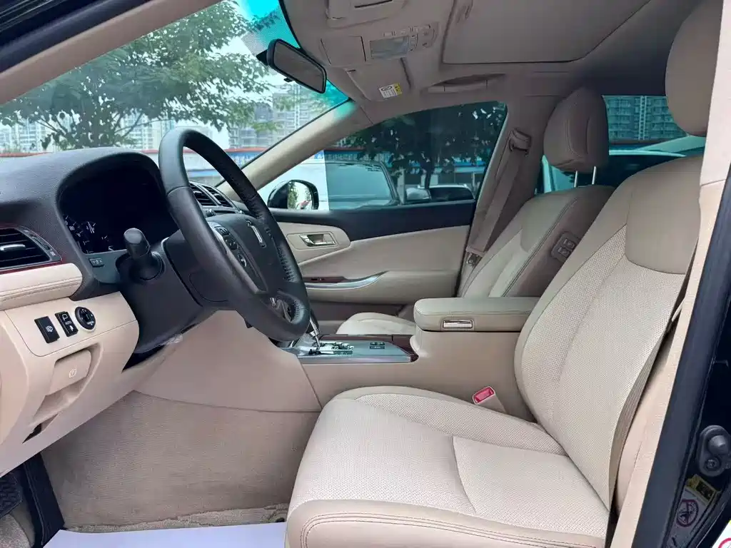 Toyota Crown 2014