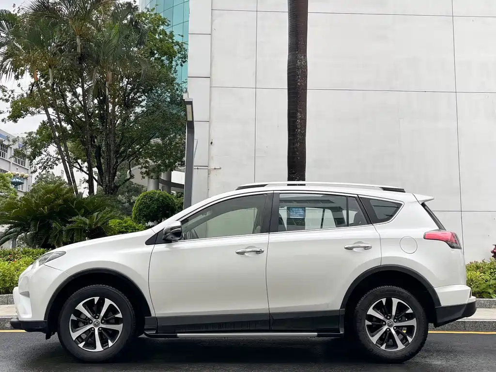 Toyota RAV4 2016 — фото 3