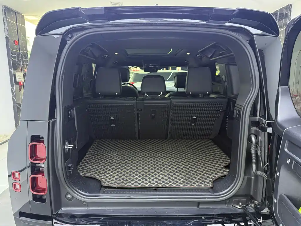 Land Rover Defender 2023 — фото 20