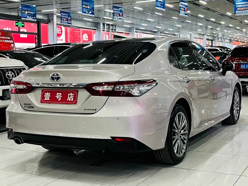 Toyota Camry 2018 — фото 4
