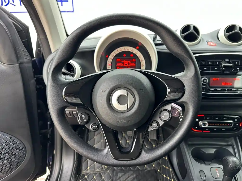 smart fortwo 2018 — фото 11