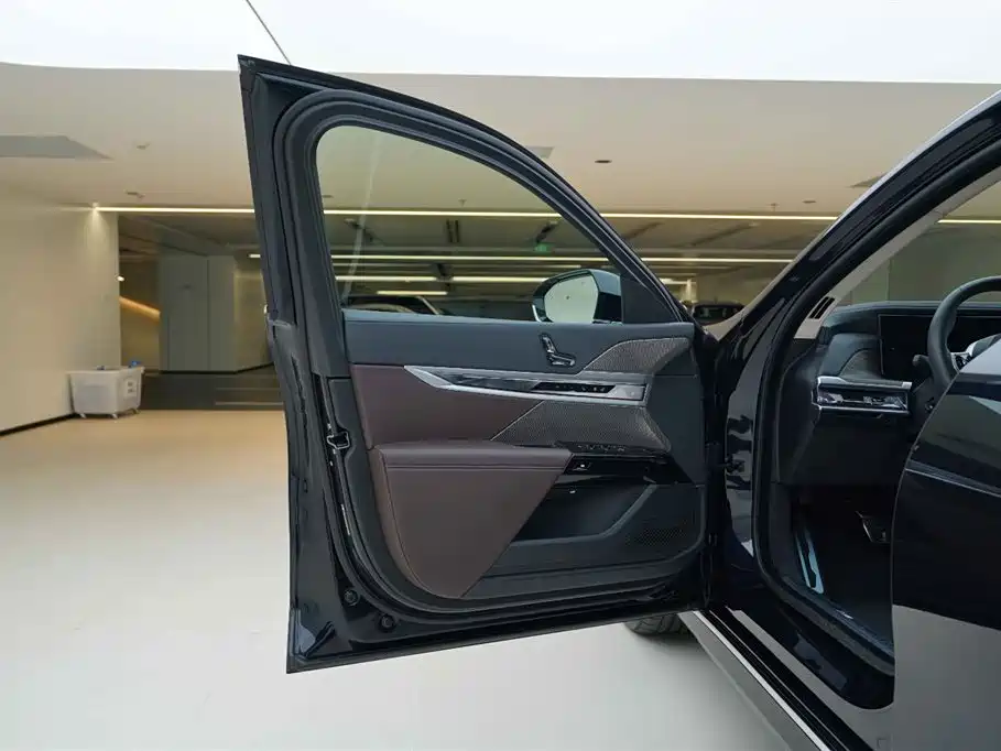 BMW 7 Series 2023 — фото 16