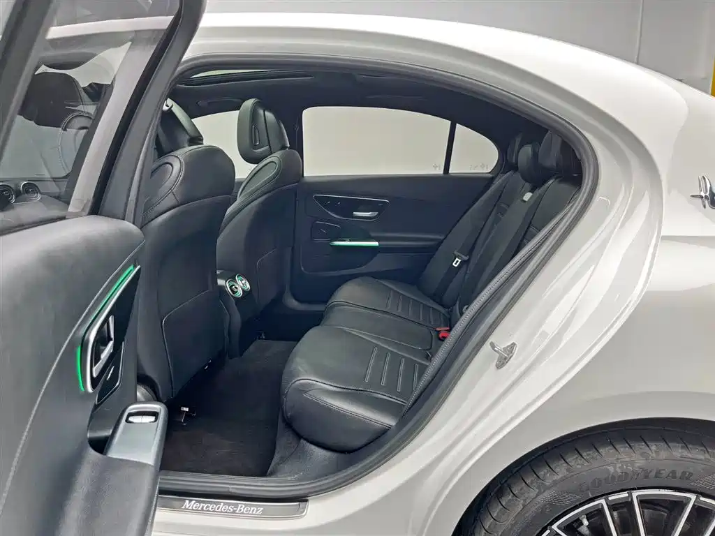 Mercedes-Benz C-Class 2023 — фото 16