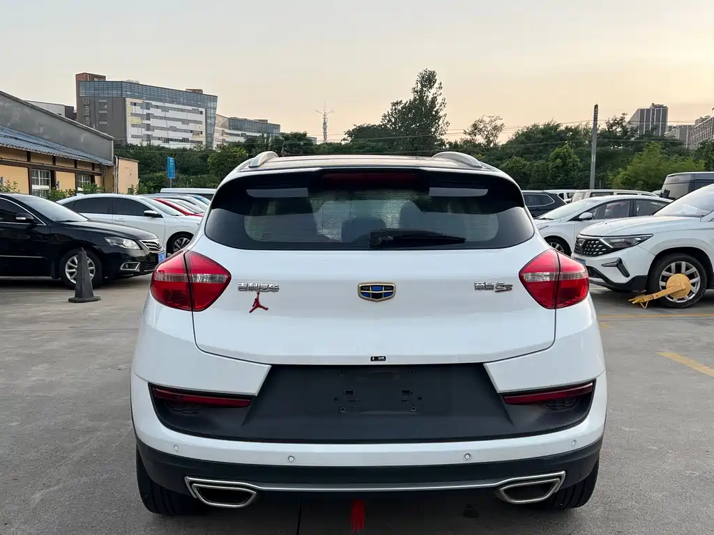 Geely Emgrand GS 2017 — фото 11