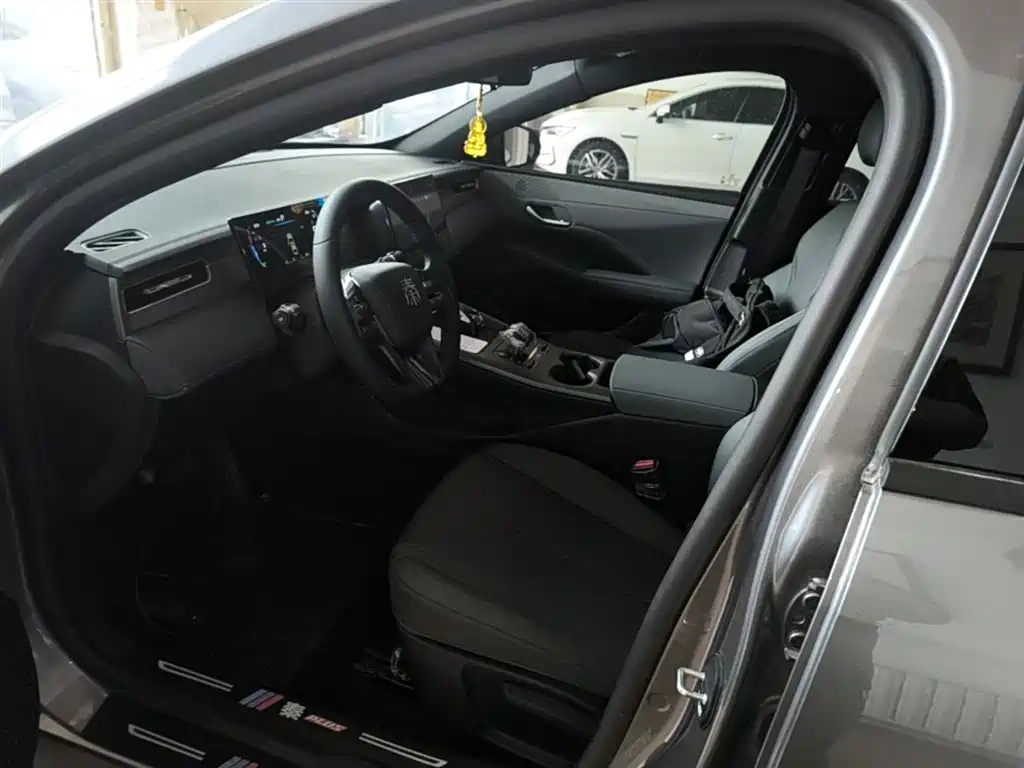 BYD Qin PLUS 2025 — фото 15