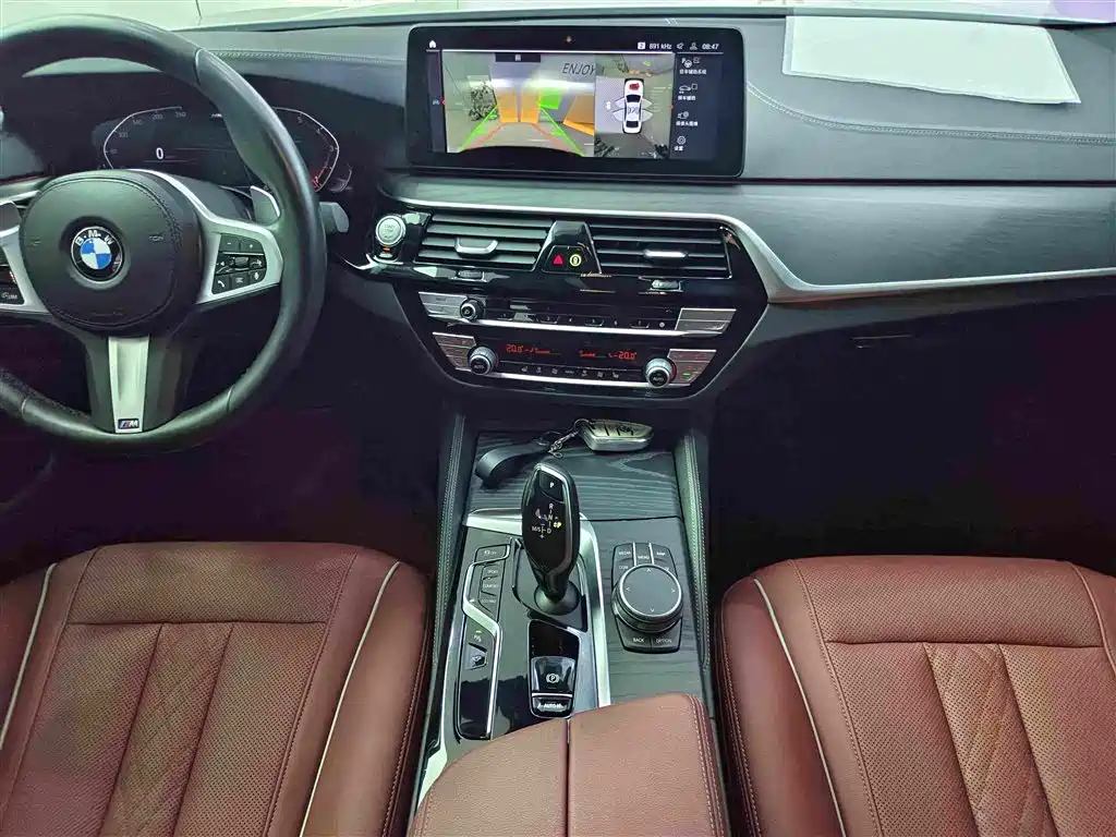 BMW 5 Series 2021 — фото 10