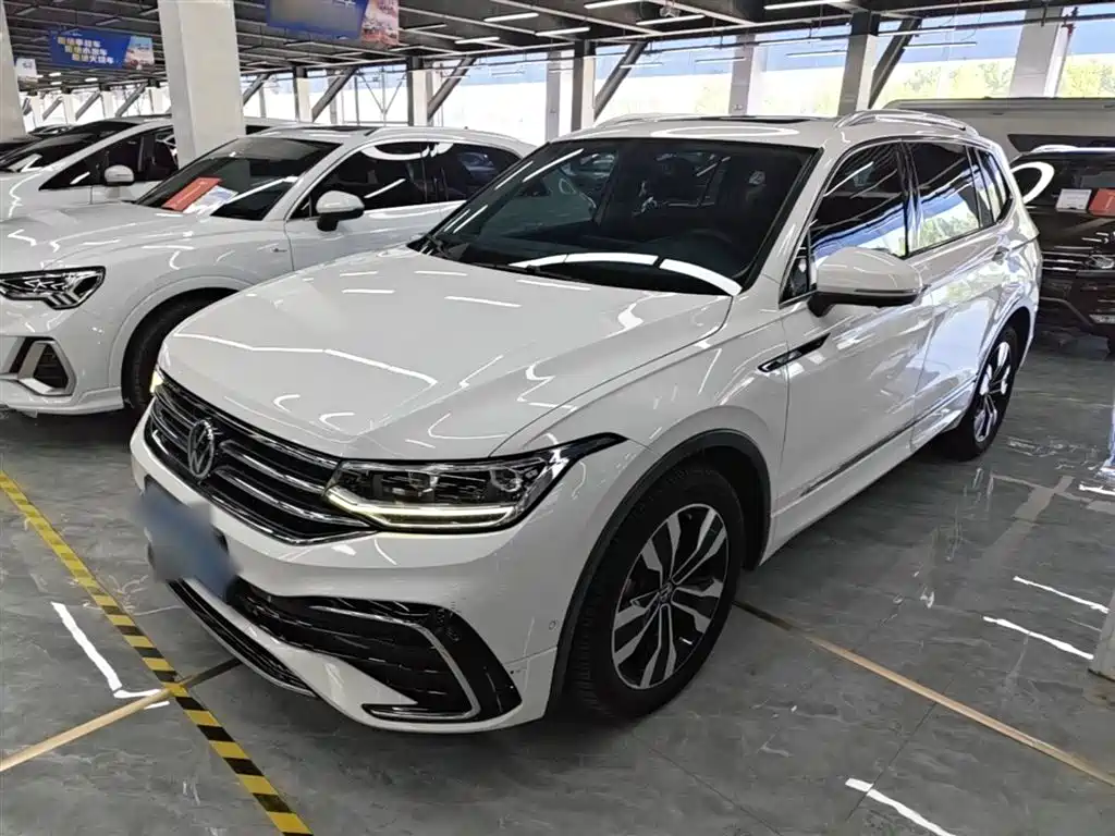 Volkswagen Tiguan L 2021 — фото 1