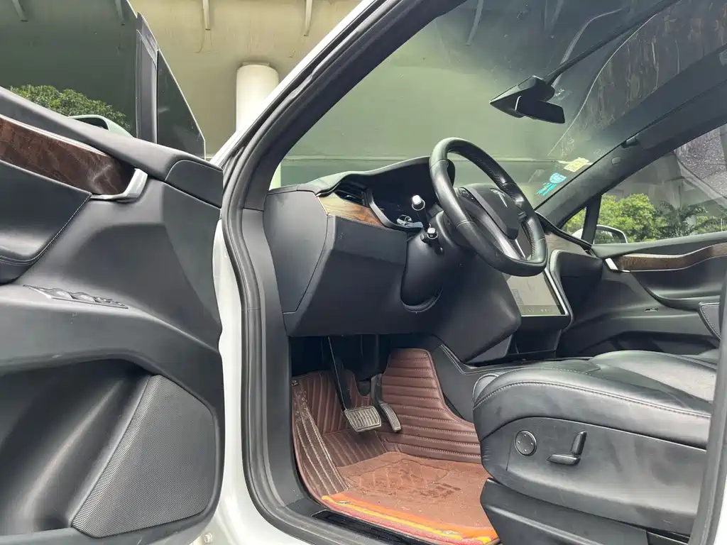 Tesla Model X 2018 — фото 19