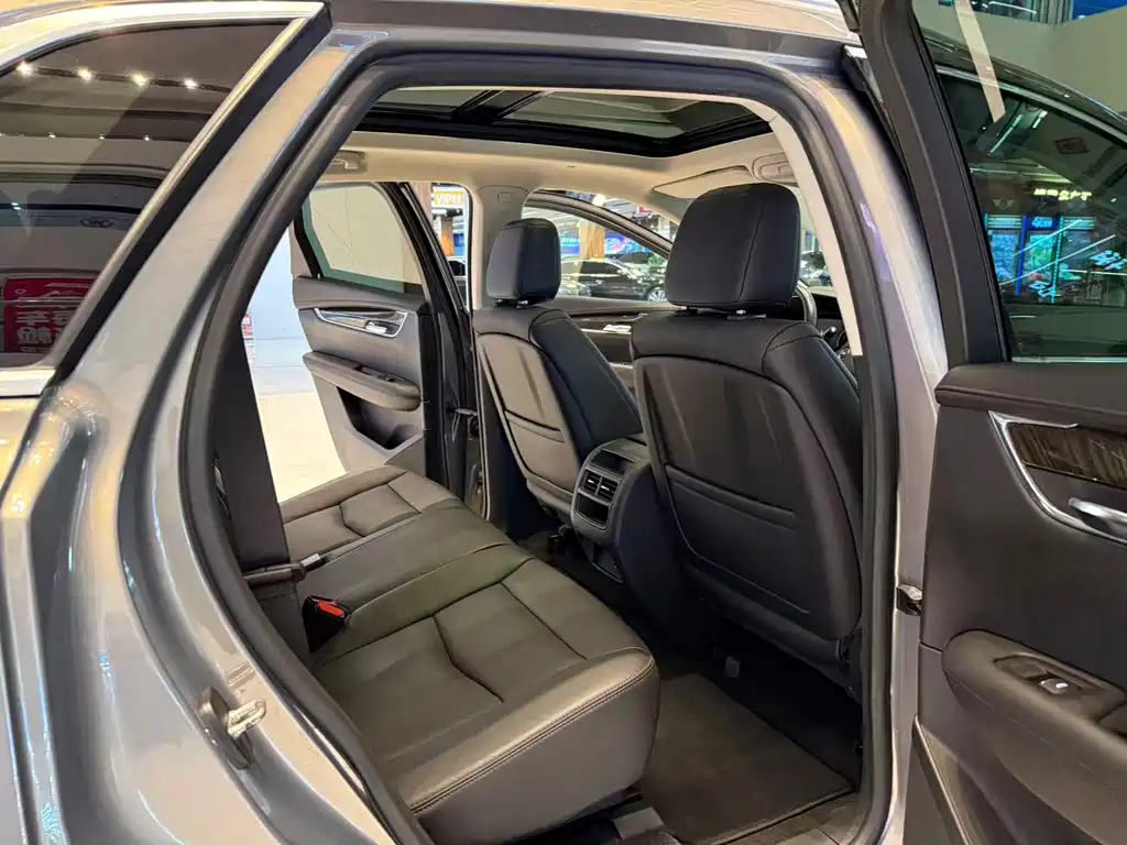 Cadillac XT5 2019 — фото 11