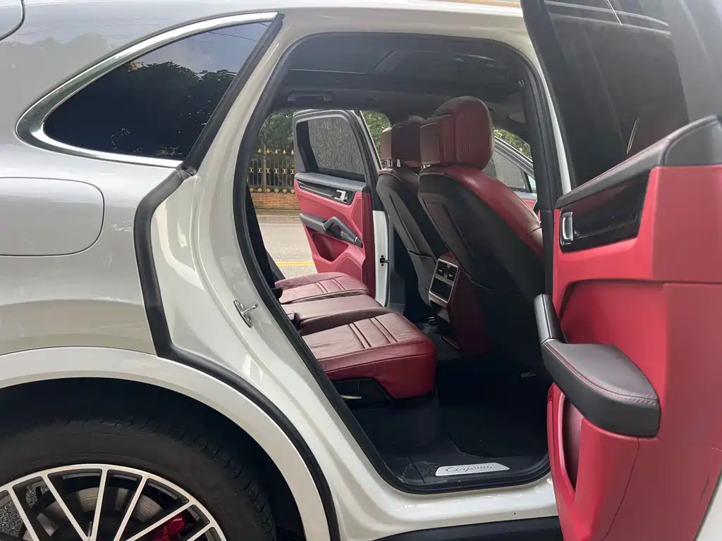 Porsche Cayenne 2018 — фото 19