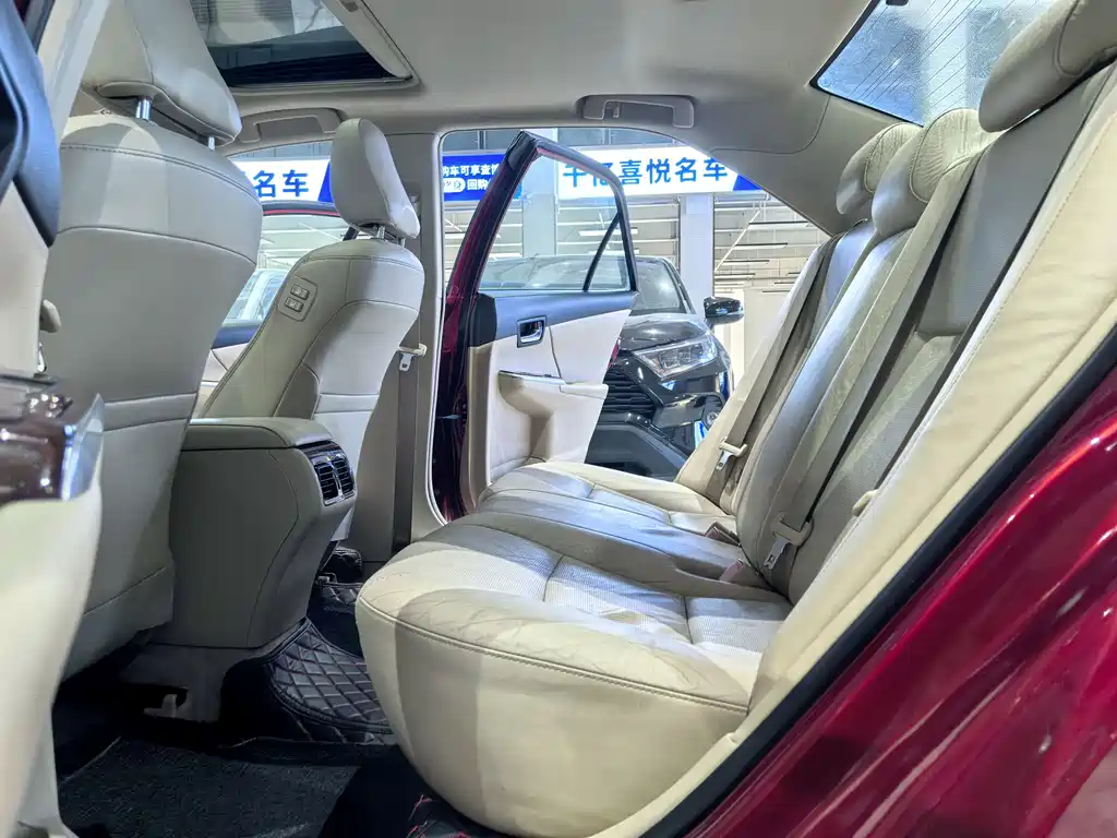 Toyota Camry 2014 — фото 11