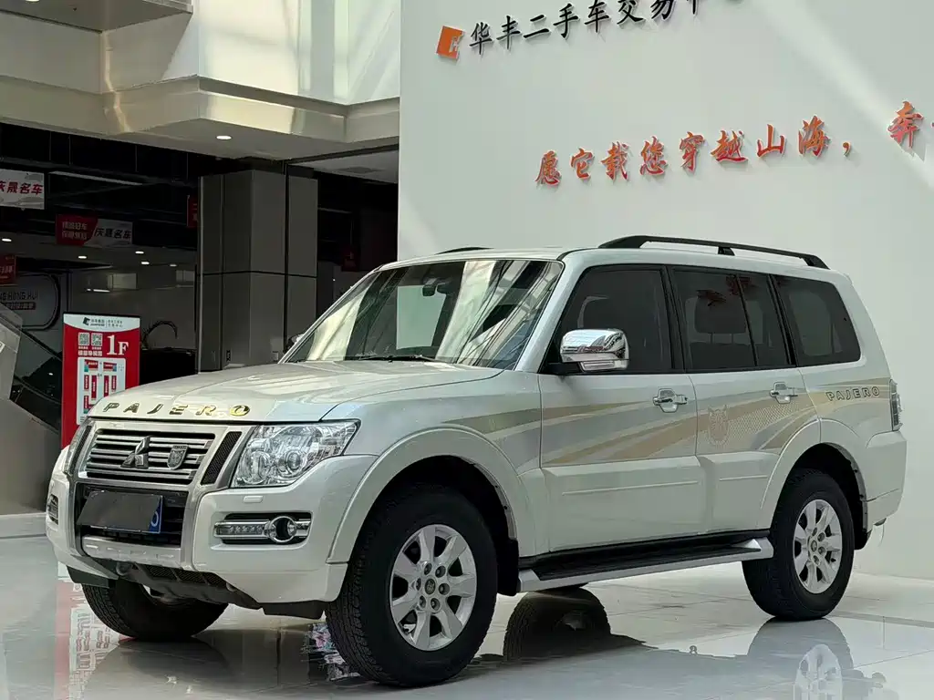 Mitsubishi Pajero 2020