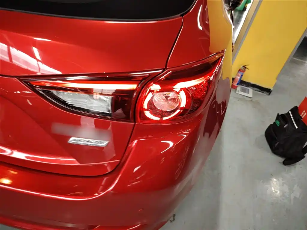 Mazda 3 Axela 2019 — фото 8