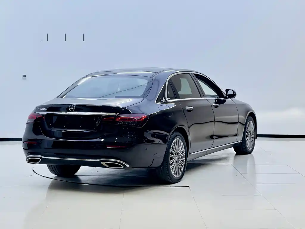 Mercedes-Benz E-Class 2023 — фото 9