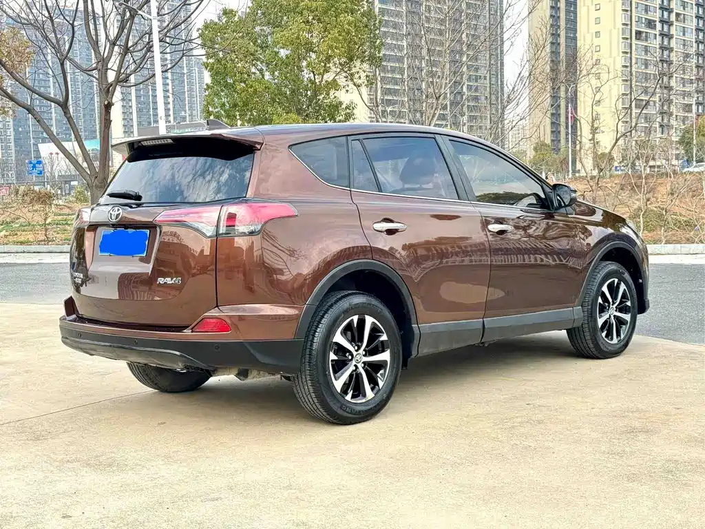 Toyota RAV4 2017 — фото 6