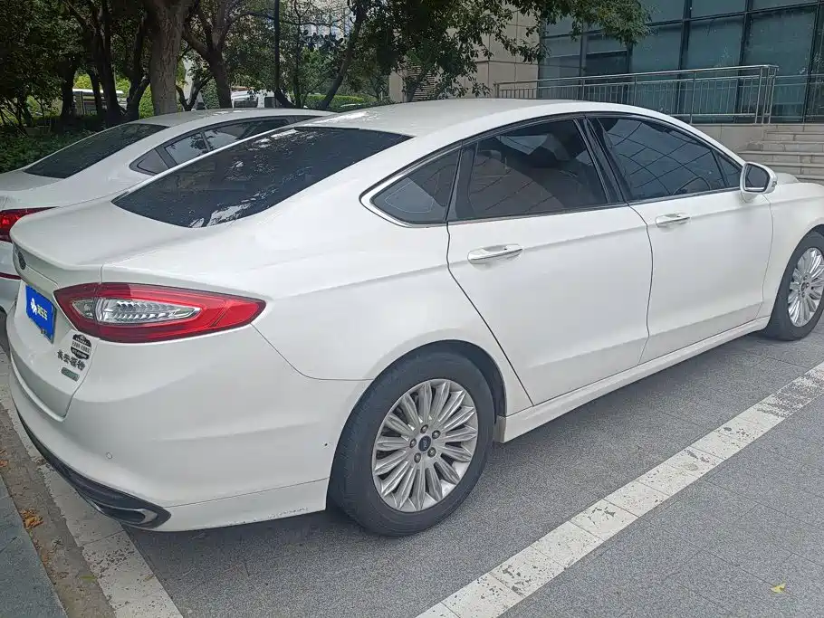 Ford Mondeo 2015 — фото 3