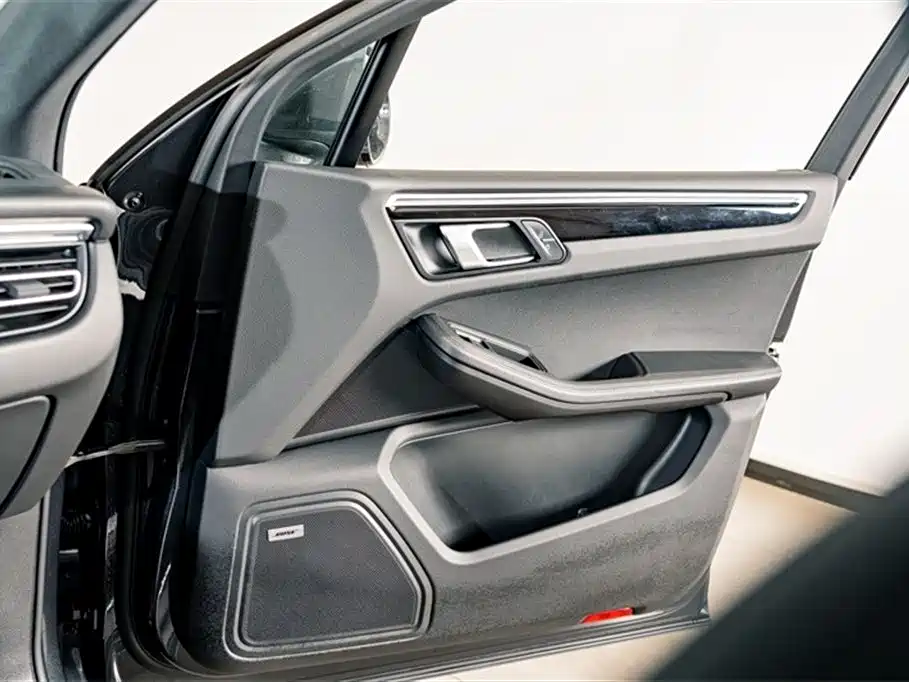 Porsche Macan 2021 — фото 16