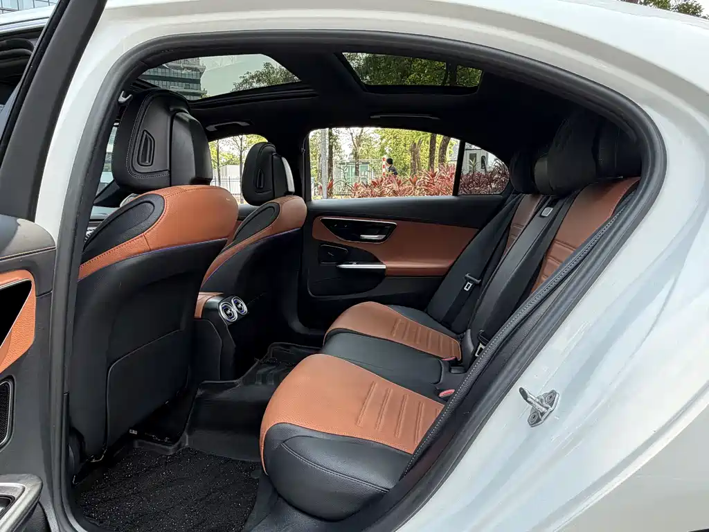 Mercedes-Benz C-Class 2023 — фото 16