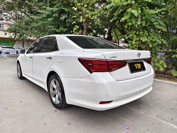 Toyota Crown 2015