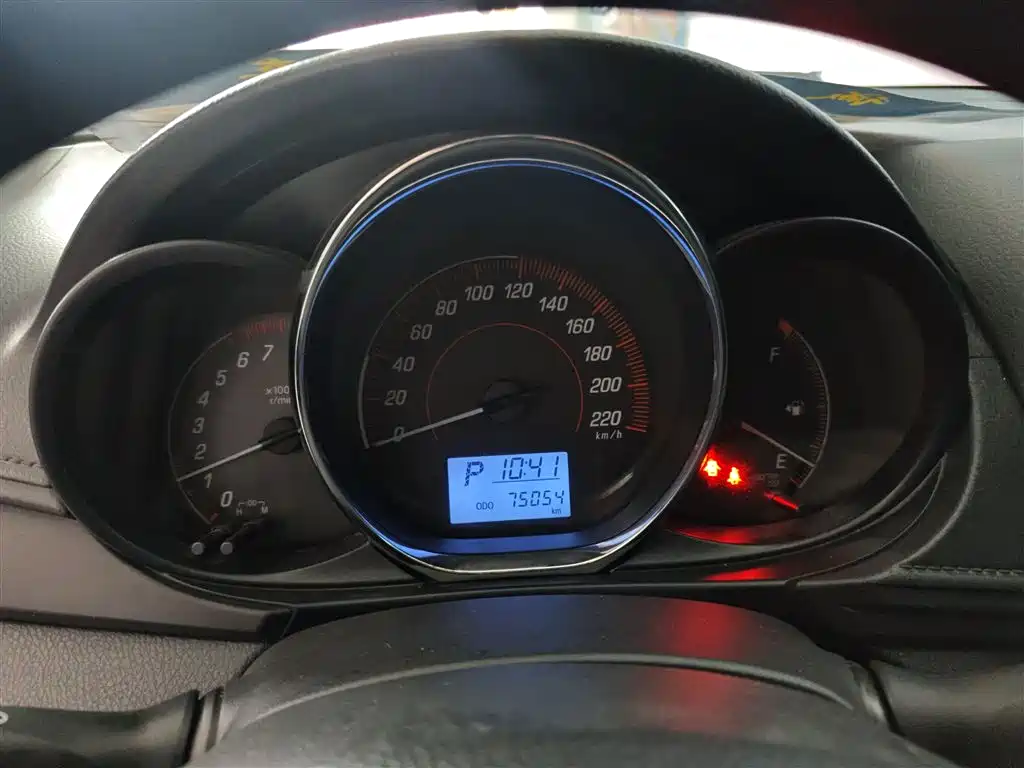 Toyota Yaris L 2020 — фото 8