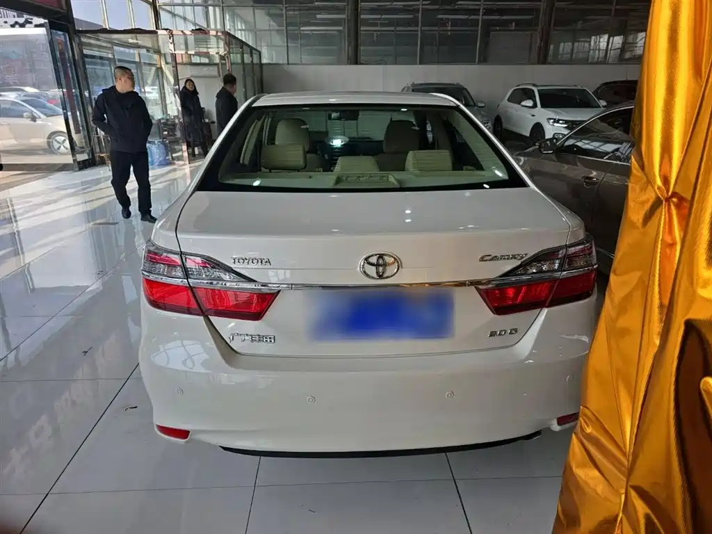 Toyota Camry 2017 — фото 6