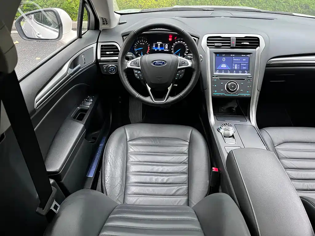 Ford Mondeo 2017 — фото 13