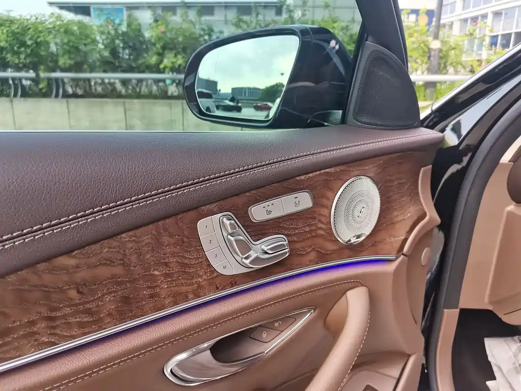 Mercedes-Benz E-Class 2023 — фото 13
