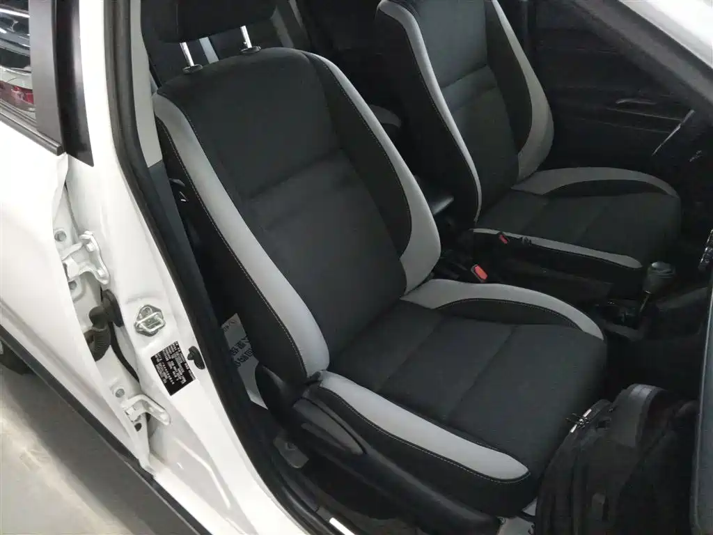 Toyota Yaris L 2022 — фото 25