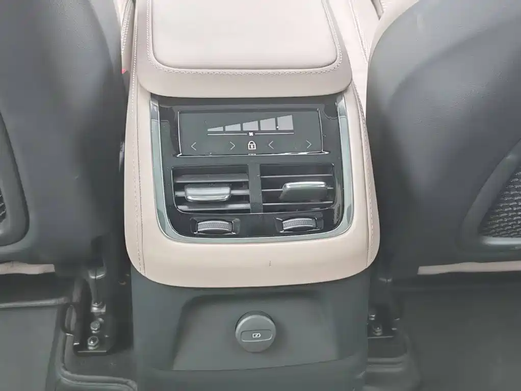 Volvo XC90 Plug-In Hybrid 2025 — фото 19