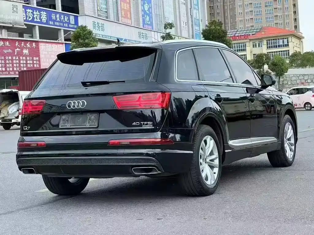Audi Q7 2018 — фото 9