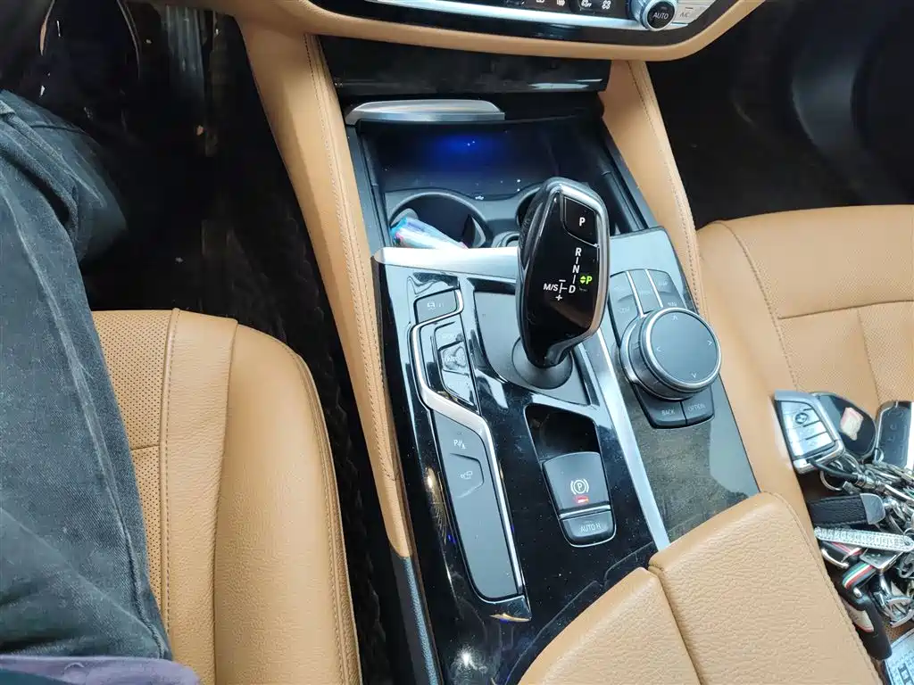 BMW 5 Series 2020 — фото 14