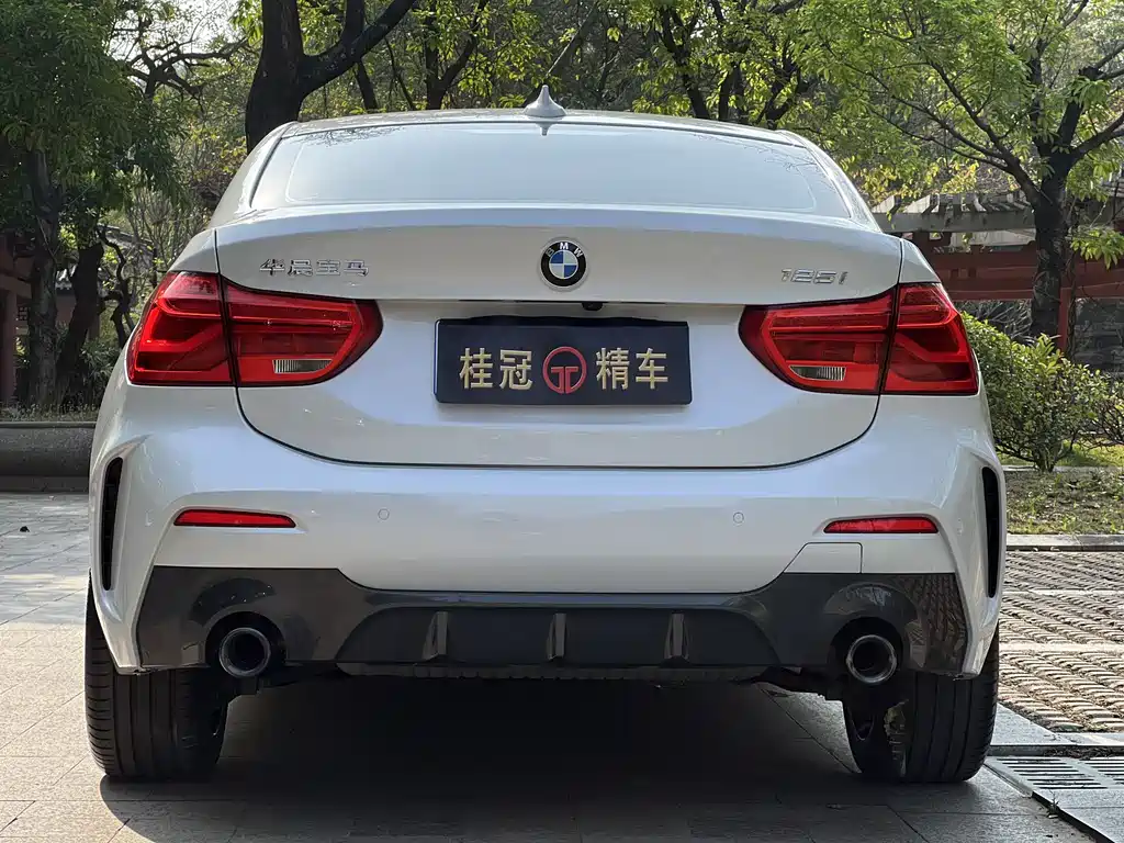 BMW 1 Series 2023 — фото 18