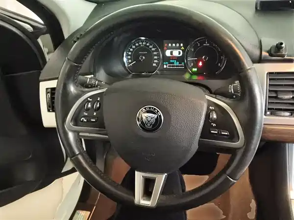 Jaguar XF 2014