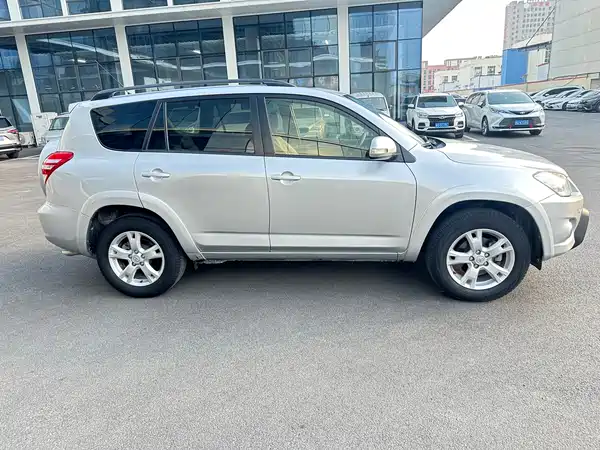 Toyota RAV4 2011