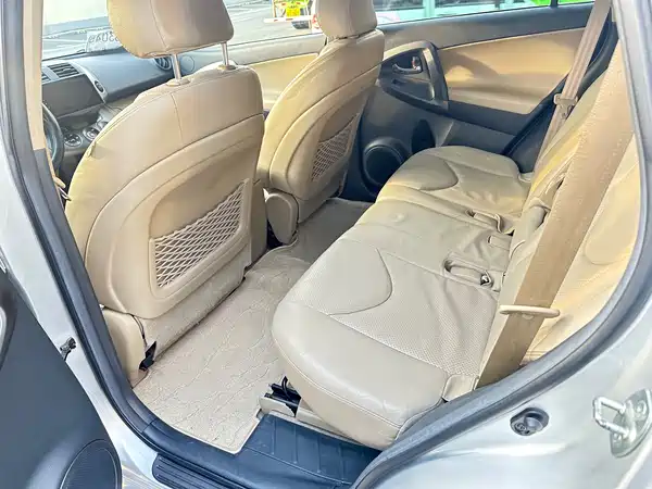 Toyota RAV4 2011